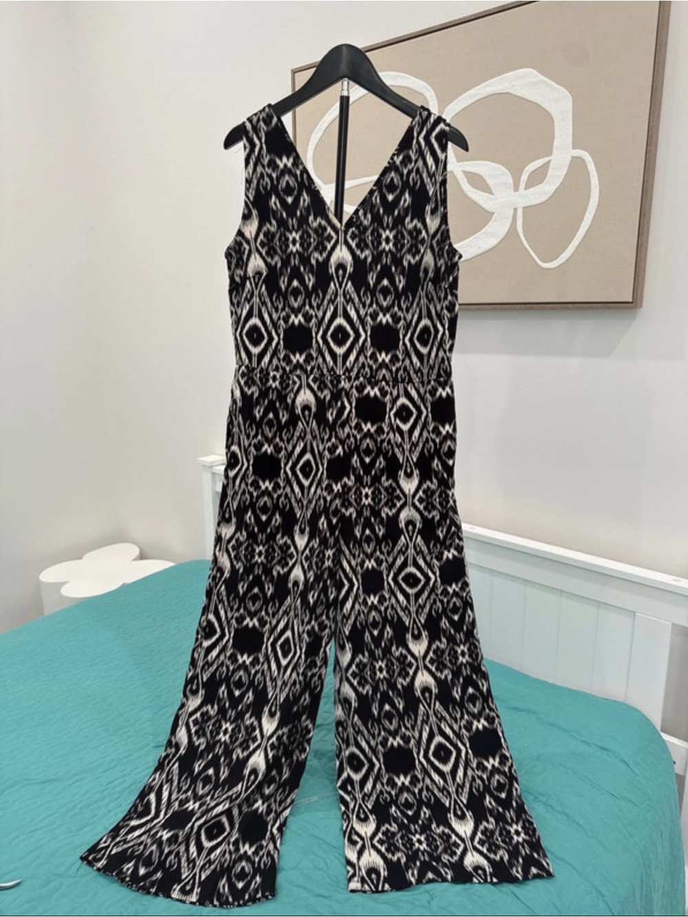 BOLD elements Black & Cream Geometric V‑Neck Jumpsuit